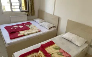 خانه مسافر آناهیتا 2 سرعین - اتاق 3 تخته (1 تخت 2 نفره 1 تخت 1 نفره)