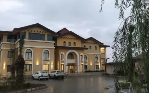 مجتمع اقامتی گیلاریا دنسه لاهیجان - نمای بیرونی