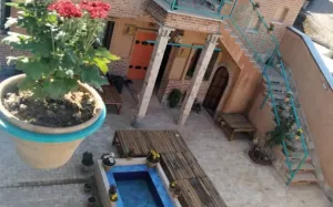 اقامتگاه بومگردی گلجان زنجان - نمای محوطه