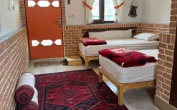 اقامتگاه بومگردی گلجان زنجان - اتاق 2 تخته (2 تخت 1 نفره)