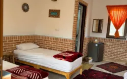 اقامتگاه بومگردی گلجان زنجان - اتاق 2 تخته (2 تخت 1 نفره)