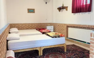 اقامتگاه بومگردی گلجان زنجان - اتاق 2 تخته (2 تخت 1 نفره)