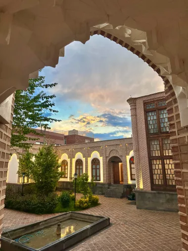 هتل بوتیک صادقی اردبیل - نمای بیرونی