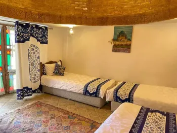 اقامتگاه سنتی ددمان زنجان - اتاق 4 تخته (1 تخت 2 نفره 2 تخت 1 نفره)