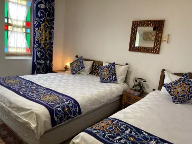 اقامتگاه سنتی ددمان زنجان - اتاق 3 تخته (1 تخت 2 نفره 1 تخت 1 نفره)