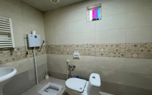اقامتگاه بومگردی سرای فخر رشت - سرویس بهداشتی 
