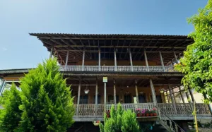 اقامتگاه بومگردی سرای فخر رشت - نمای بیرونی