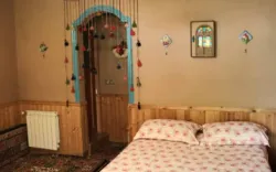 اقامتگاه بومگردی کتام رشت - اتاق 2 تخته (1 تخت 2 نفره)