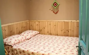 اقامتگاه بومگردی کتام رشت - اتاق 2 تخته (1 تخت 2 نفره)