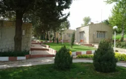 مهمانسرا جهانگردی سراب کیو خرم آباد - نمای محوطه