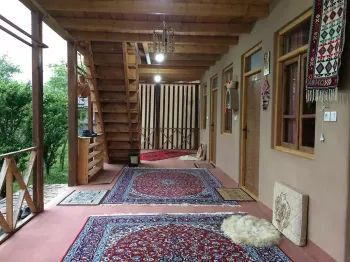 اقامتگاه بومگردی سعادت تالش - نمای محوطه 