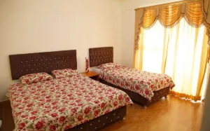 هتل سیروس رودسر - اتاق 3 تخته (1 تخت 2 نفره 1 تخت 1 نفره)