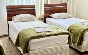 هتل آپارتمان صدرا تنکابن - اتاق 2 تخته (2 تخت 1 نفره)