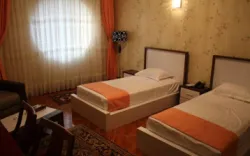 هتل بزرگ سمنان - اتاق 2 تخته (2 تخت 1 نفره)