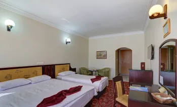 هتل جهانگردی سمنان - اتاق 3 تخته (1 تخت 2 نفره 1 تخت 1 نفره)