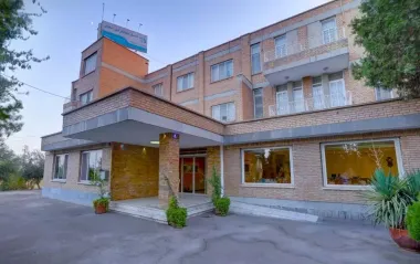هتل جهانگردی سمنان - نمای بیرونی