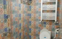 هتل بوتیک اسفنجان سمنان - سرویس بهداشتی و حمام