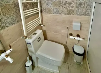 اقامتگاه سنتی خانه ترنج سمنان - سرویس بهداشتی و حمام