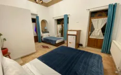 اقامتگاه سنتی خانه ترنج سمنان - اتاق 3 تخته (1 تخت 2 نفره 1 تخت 1نفره)