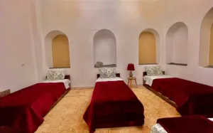 اقامتگاه سنتی خانه ترنج سمنان - اتاق 3 تخته (3 تخت 1 نفره)