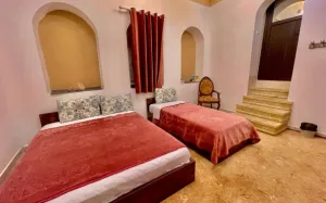 اقامتگاه سنتی خانه ترنج سمنان - اتاق 3 تخته (1 تخت 2 نفره 1 تخت 1نفره)