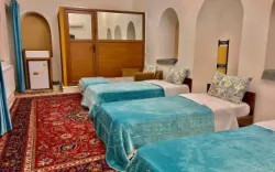 اقامتگاه سنتی خانه ترنج سمنان - اتاق 4 تخته (4 تخت 1 نفره)