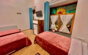 اقامتگاه سنتی خانه ترنج سمنان - اتاق 3 تخته (3 تخت 1 نفره)
