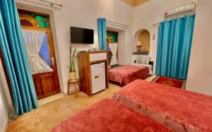 اقامتگاه سنتی خانه ترنج سمنان - اتاق 3 تخته (3 تخت 1 نفره)