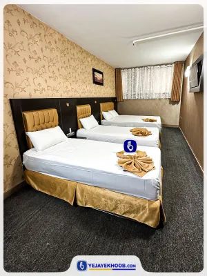 هتل قصر نیلی مشهد - اتاق 4 تخته (1 تخت 2 نفره و 2 تخت 1 نفره)