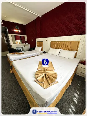 هتل قصر نیلی مشهد - اتاق 3 تخته (1 تخت 2 نفره و 1 تخت 1 نفره)