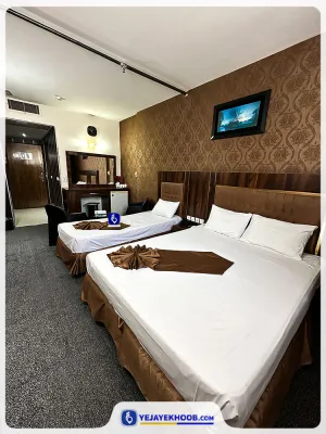 هتل قصر نیلی مشهد - اتاق 3 تخته (1 تخت 2 نفره و 1 تخت 1 نفره)