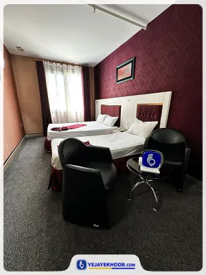 هتل قصر نیلی مشهد - اتاق 3 تخته (1 تخت 2 نفره و 1 تخت 1 نفره)