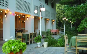 مهمانسرا جهانگردی شاهرود - نمای بیرونی