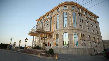 هتل قصر بسطام شاهرود - نمای بیرونی