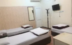 مهمانپذیر طهران آبادان - اتاق 3 تخته (3 تخت 1 نفره)