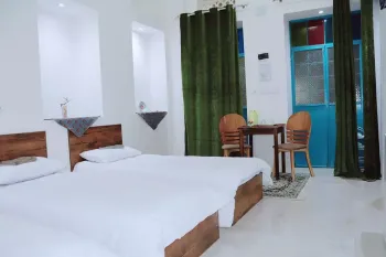 اقامتگاه سنتی عمارت پدری شوشتر - اتاق 3 تخته (3 تخت 1 نفره)
