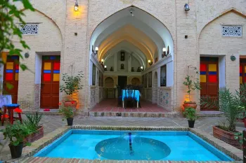 هتل سنتی سرابی شوشتر - نمای محوطه