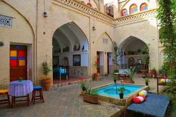 هتل سنتی سرابی شوشتر - نمای محوطه