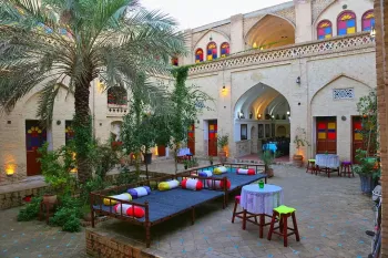 هتل سنتی سرابی شوشتر - نمای محوطه