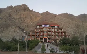 هتل بزرگ کوهستان بیرجند - نمای بیرونی 