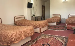 هتل قصر اسکو - اتاق 4 تخته (4 تخت 1 نفره)