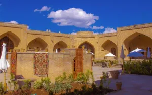 مجتمع اقامتی کاروانسرای یام مرند - نمای بیرونی 