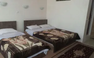هتل ارم پاوه - اتاق 3 تخته (1 تخت 2 نفره 1 تخت 1 نفره)