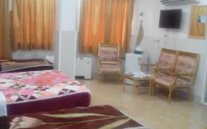 هتل بهجت میبد - اتاق 4 تخته (1 تخت 2 نفره 2 تخت 1 نفره)