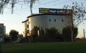 هتل بهجت میبد - نمای بیرونی 