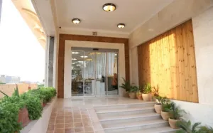 هتل مهربد فیروزه میبد - نمای بیرونی 
