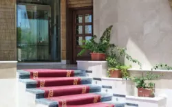 هتل علمدار بافق - نمای بیرونی 