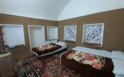 اقامتگاه سنتی انار اردکان - اتاق 3 تخته (1 تخت 2 نفره 1 تخت 1 نفره)