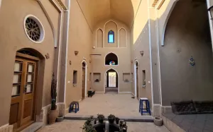 اقامتگاه بومگردی استاد حسین اردکانی اردکان - نمای بیرونی 