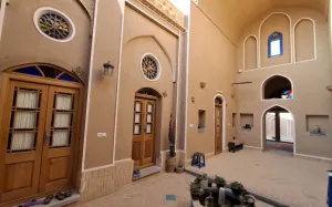 اقامتگاه بومگردی استاد حسین اردکانی اردکان - نمای بیرونی 